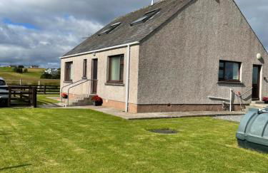 Self Catering house with lovely sea views, 44 Back - Photo 1