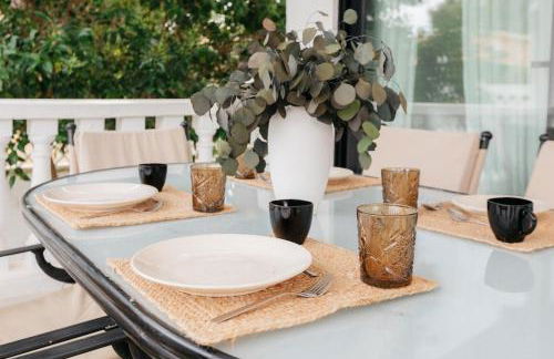 Spacious villa with private pool & garden for 4 - Photo 26