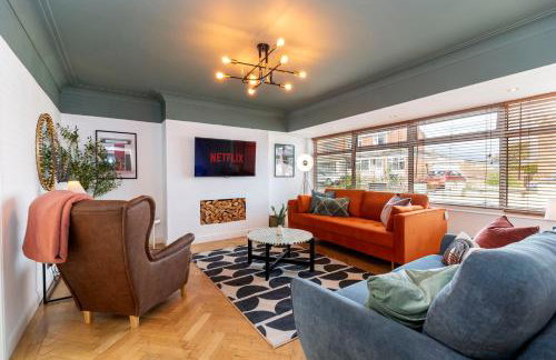 Stunning Bishop Auckland House with 5-bedrooms & 8 Beds Sleeps 12 with Free Parking by PureStay - Foto 1