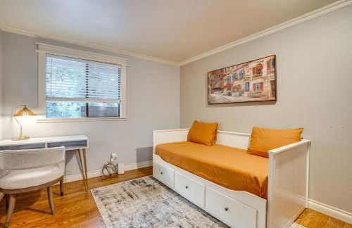 Luxe Redmond Family Home Sauna, Solarium and Creek - Foto 21