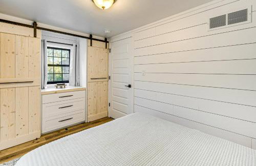 Canoes and Dock Waterfront Retreat on Lake Beulah! - Foto 12