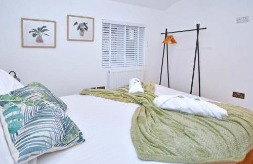 Chapel House by YourStays - Two bed cottage in Market Town of Sandbach, high end finish - Photo 25