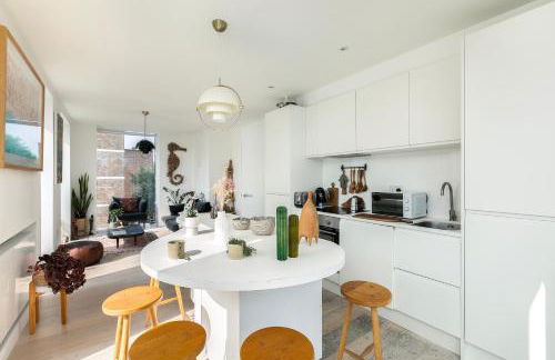 Bright Penthouse with Lift 2 BR Large Balcony Suit Family - Foto 7