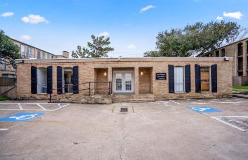 Towne Plaza Apartments #292 in the Galleria Area - Foto 36