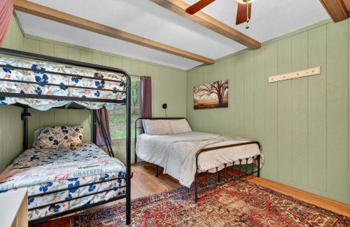 20 acres w Private Pavilion, Fireplace & Fire Pit - Foto 32