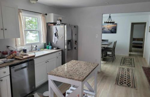 Spacious 4BR Home w Pool • Family Friendly - Foto 5