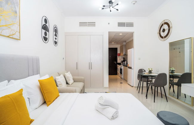 Tanin - Sleek Studio Offering Unobstructed City Views - Photo 18