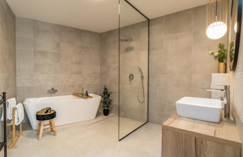 Villa Top Hill, heated infinity pool, Jacuzzi, Sauna, 5 en-suite bedrooms, a Media room - Foto 34