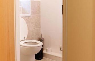 Stylish 3 Bedroom and free parking - Foto 13