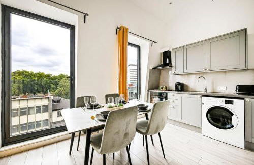 Spacious 1Bed Apt - Steps to Ealing Broadway & Shops - Foto 16