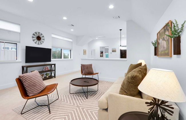 Chic Modern Farm Haus - Minutes to Everything - Foto 25