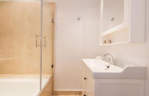 Apartamentos Alcalá - Photo 41