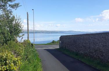 The Snug a cosy, quirky detached cottage with sea views - Foto 14