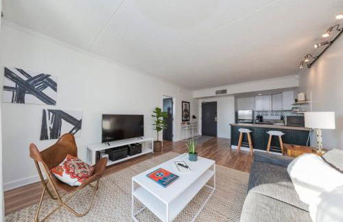 Two Condos on Music Row that Sleeps 14 with POOL and Parking - Foto 25