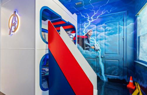 Luxury Resort Family Home Professionally Furnished Ultra Comfortable beds Epic Mario Game Room Themed Bedrooms Heated Pool and Spa Outdoor Grill Golf Course View - Foto 12