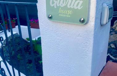 Gloria House - Photo 2