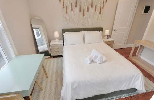 Stroll to The Hip Strip From Shaw Basement Suite - Foto 22