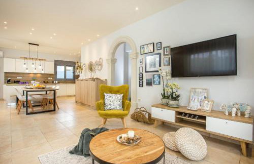 The Sisters Villa - Photo 14