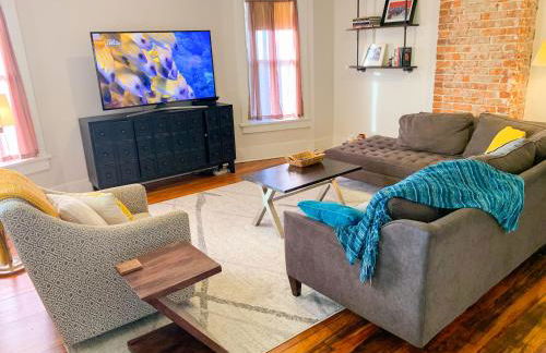 East Nashville upstairs apartment, one queen BR, 2 twin BR,1bath in Five Points, close to downtown - Foto 1