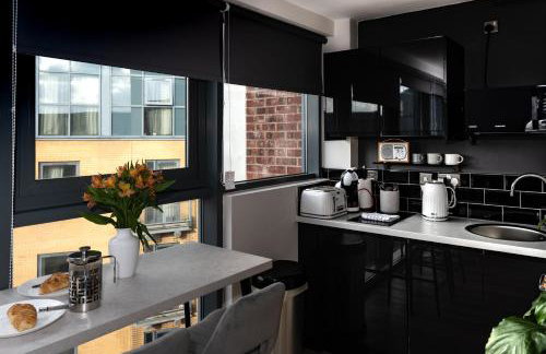 Deluxe City Centre Studio Apartment with Balcony & City Views - FREE WIFI NETFLIX, GYM ACCESS - WESTONE - Photo 31