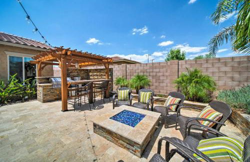 Hot Tub and Putting Green Home in Surprise - Foto 2