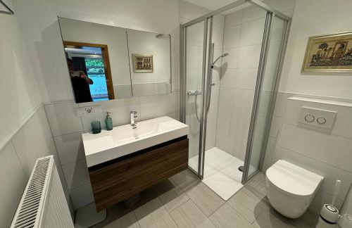 Schöne 2-Zi-Whg Küche Bad Terrasse Parken - Foto 9