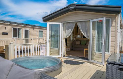 Lake View with Private Hot Tub at Tattershall Lakes - Foto 10