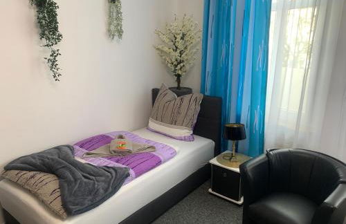 Best Preis City Apartment Stadtzentrum Wittenberge Modernes Ambiente max 2 Personen Einzelbetten voll ausgestattet mit Prime und WLAN - Foto 3