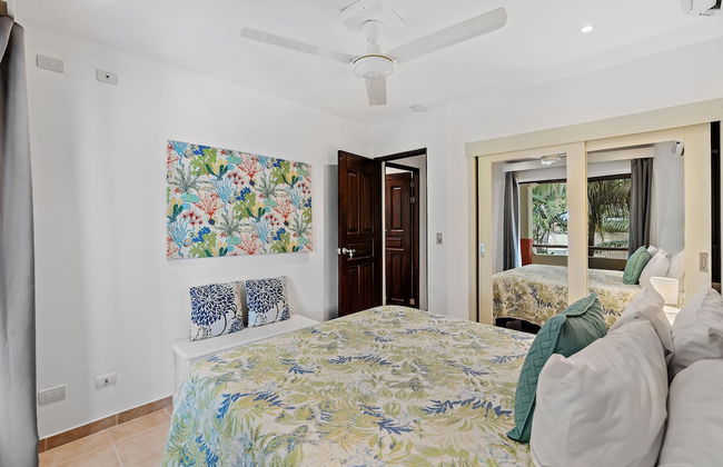 Colorful & Private 2-Bedroom Condo Just a Short Walk from the Beach - Foto 4