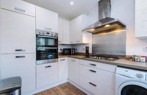 Relax in Style at Wedgwood House 3 BR Home with Garden & Parking - Foto 12