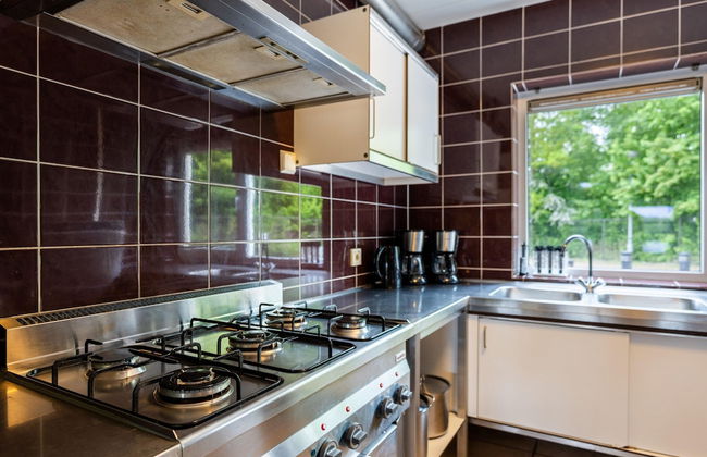 Well Furnished Home for Groups with Fireplace near Water - Foto 6