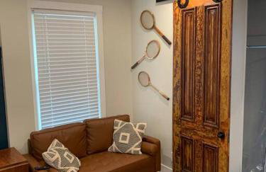 Refined Studio New Construction 1 Mile From Town - Foto 7