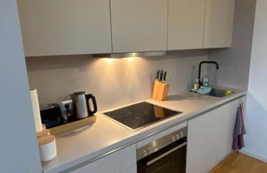 Check Point Charlie Luxury Apartment with Balcony - Photo 6