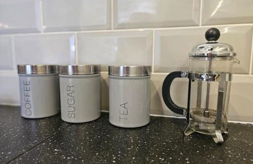 StayZen Apartments - Free Parking & Private Garden Ground Floor Central Woking - Business & Leisure - Photo 36