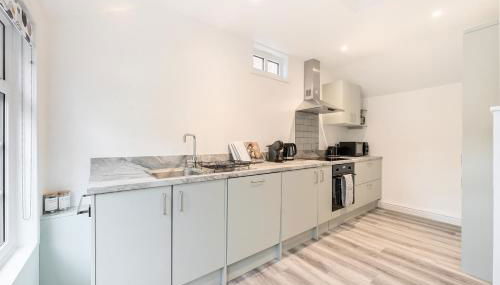 Wokingham - 1 Bedroom Cottage - Parking - Foto 5