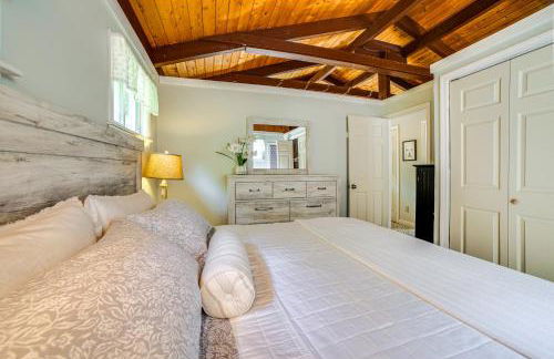 Breathtaking Newbury Cottage with Deck on Chalk Pond - Foto 12