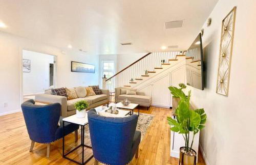 New Charming Spacious Disneyland Pool Home - Photo 28