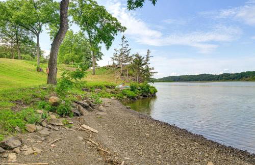 Riverfront Hudson Valley Gem with Beach Access! - Foto 1