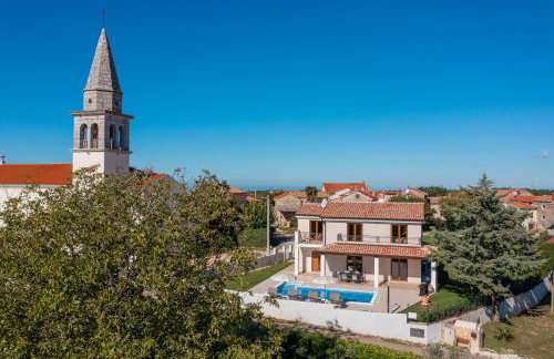 Villa atop the village with stunning view - Foto 19