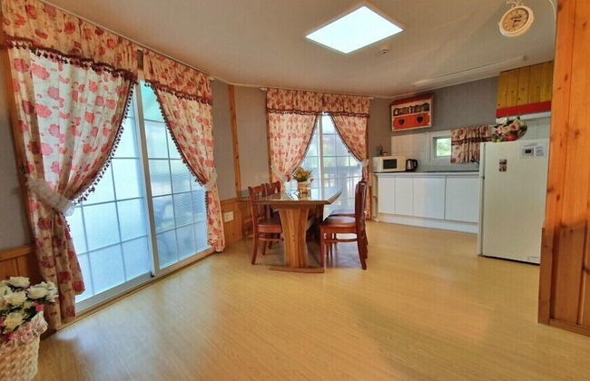 Castel on the hill pension - Photo 9