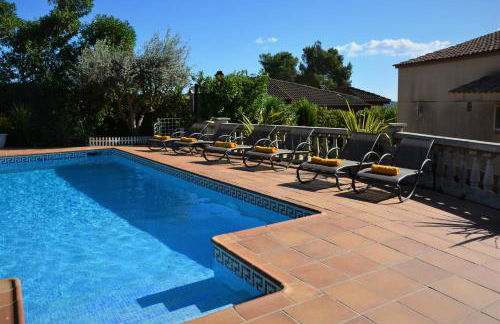 Villa Sitges Ilusión 15 minutes by car from Sitges Sleeps 16 people XXL swimming pool - Foto 9