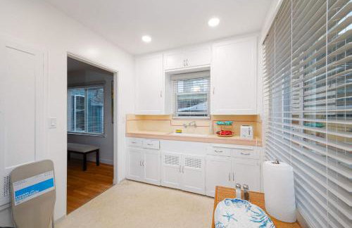 10 Min to the Beach Colorful Home Huge Yard - Foto 14