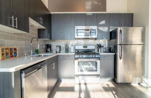 McCormick Place 2BR Stylish Suite with Optional Parking and Gym for up to 8 guests Near Soldier Field and Grant Park - Foto 3