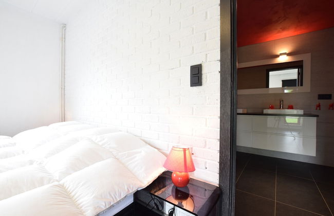 Luxury Villa With Pool - Photo 7