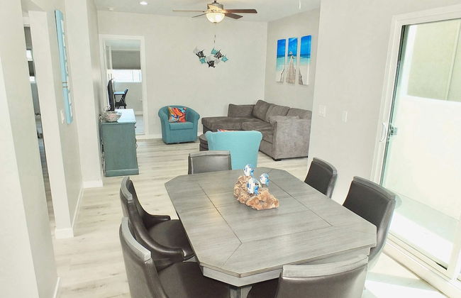 New Beach & Bay Retreat Full of Amenities! - Foto 17