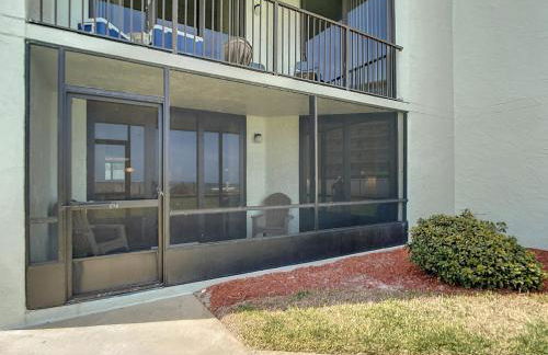 Beachfront with a pool at Ocean Trillium Condo ~ 101 - Foto 15