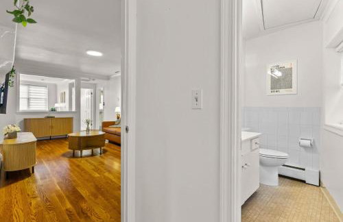 New England Nest - Modern 2BR Home with EV Charger - Foto 24