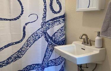 Quaint Downtown Cottage - Foto 16