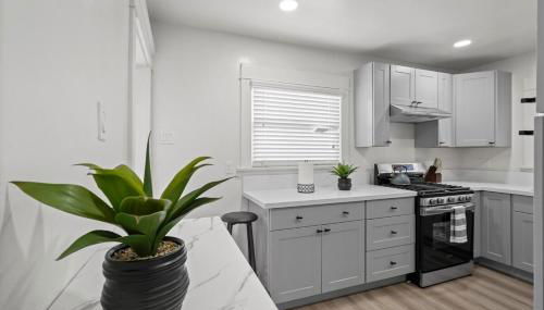 1 mile from the Beach Fire Pit, Patio, Parking! - Foto 5, dishwasher