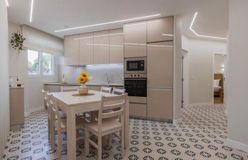 Modern 2BR Apt with Patio & AC - 0E - Foto 1
